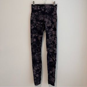 Tie-dye lululemon Wunderunder Sz 2